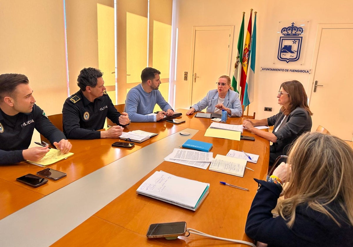 Fuengirola proyecta una batería de medidas para blindar el paseo marítimo tras la tragedia del Jueves Santo