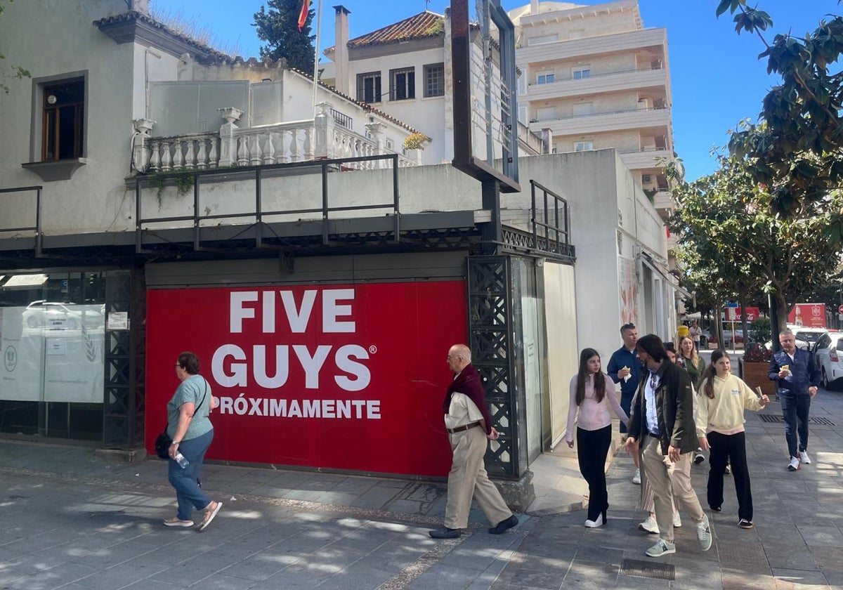 Five Guys sustituirá a La Canasta en el centro de Marbella