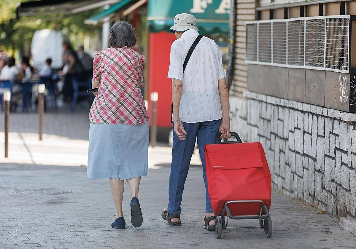 La tarjeta ofrece descuentos para personas mayores de 65 años.