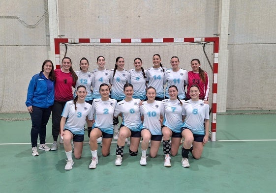 El equipo de balonmano femenino de la UMA, en el complejo deportivo universitario.