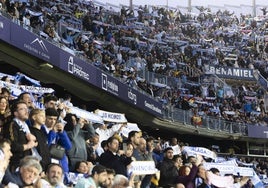 Panorámica de una zona del graderío de La Rosaleda, lleno esta temporada.