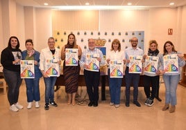 Responsables del equipo de Gobierno y técnicos municipales, en la presentación del Orgullo.