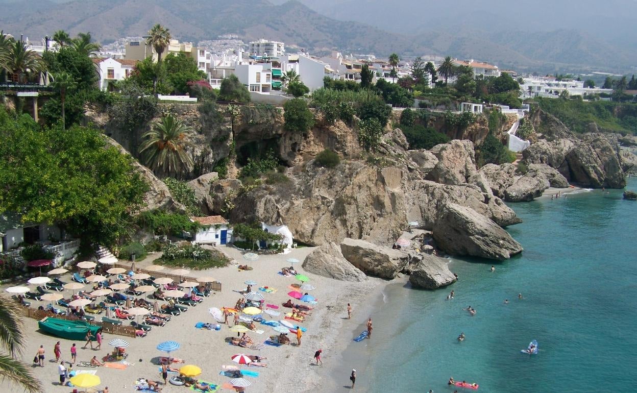 Imagen de la playa de Calahonda, en Nerja