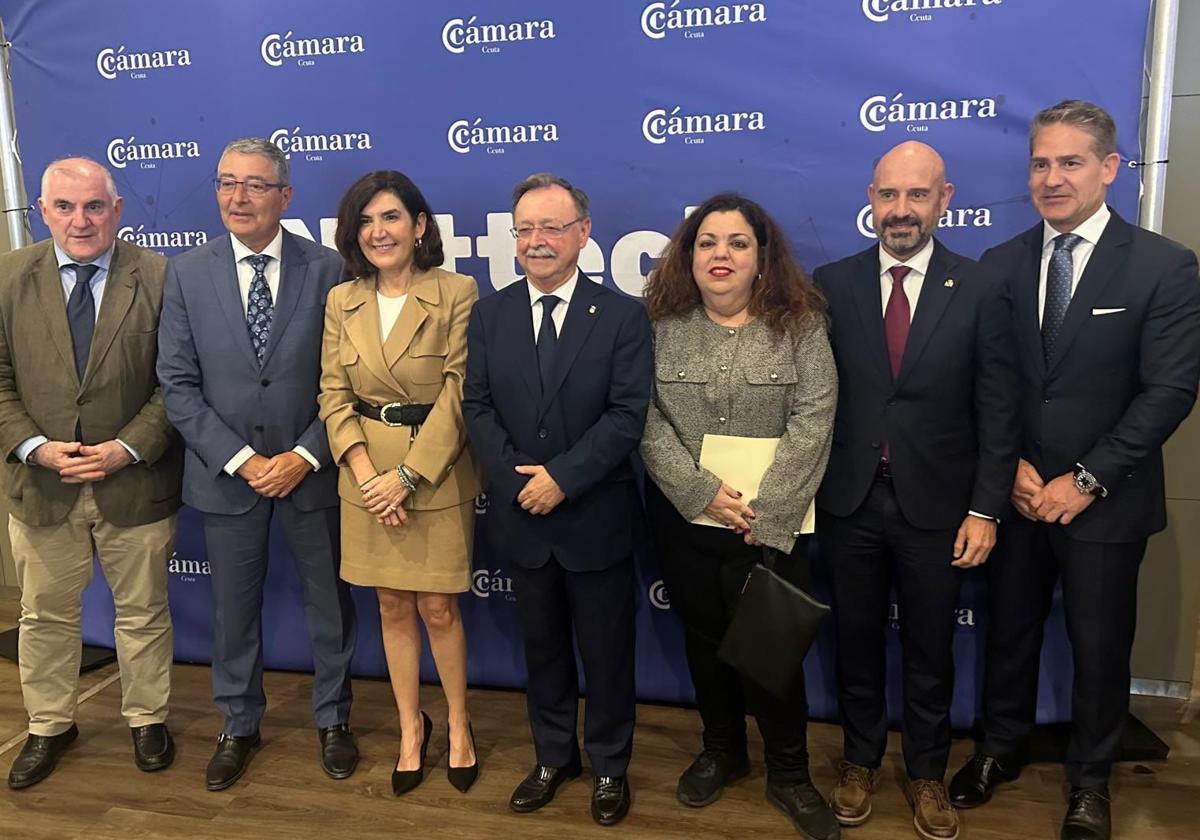 Algunas de las autoridades asistentes en el tour Nettech.
