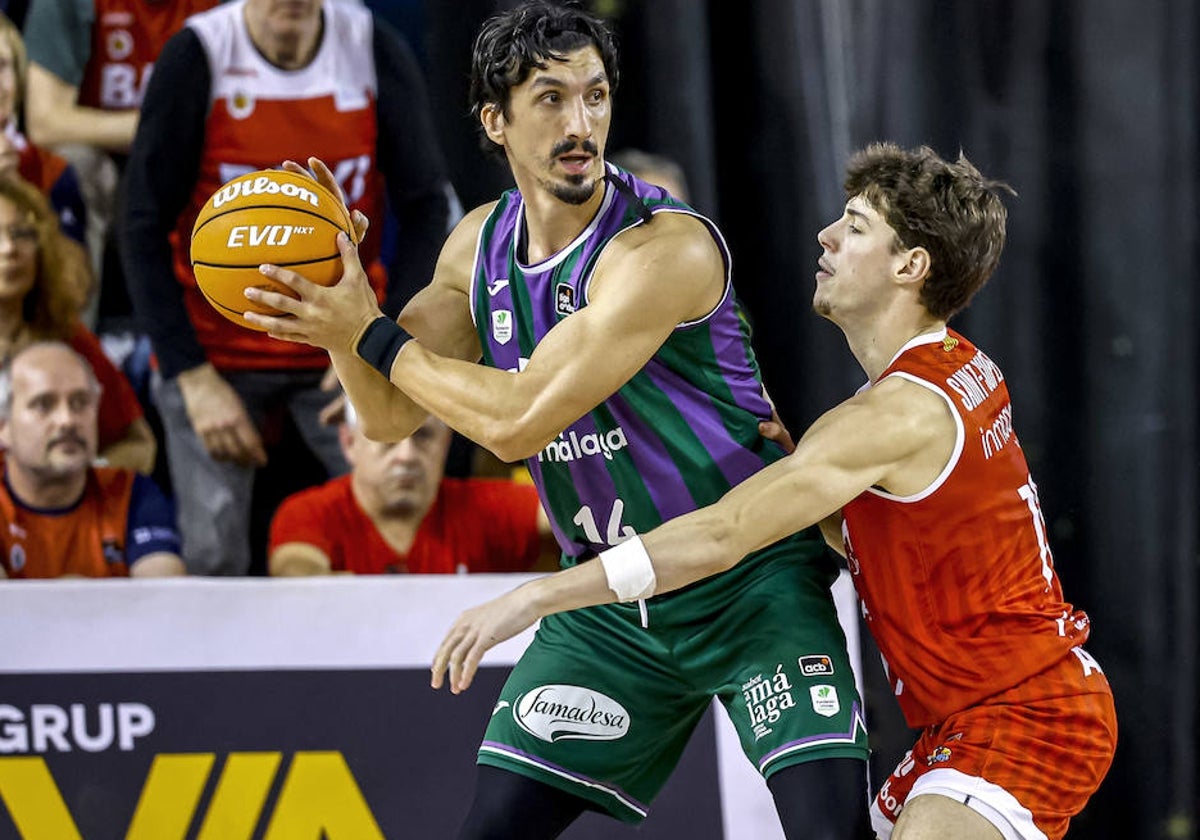 Djedovic, ante Saint-Supéry en un partido de esta temporada.