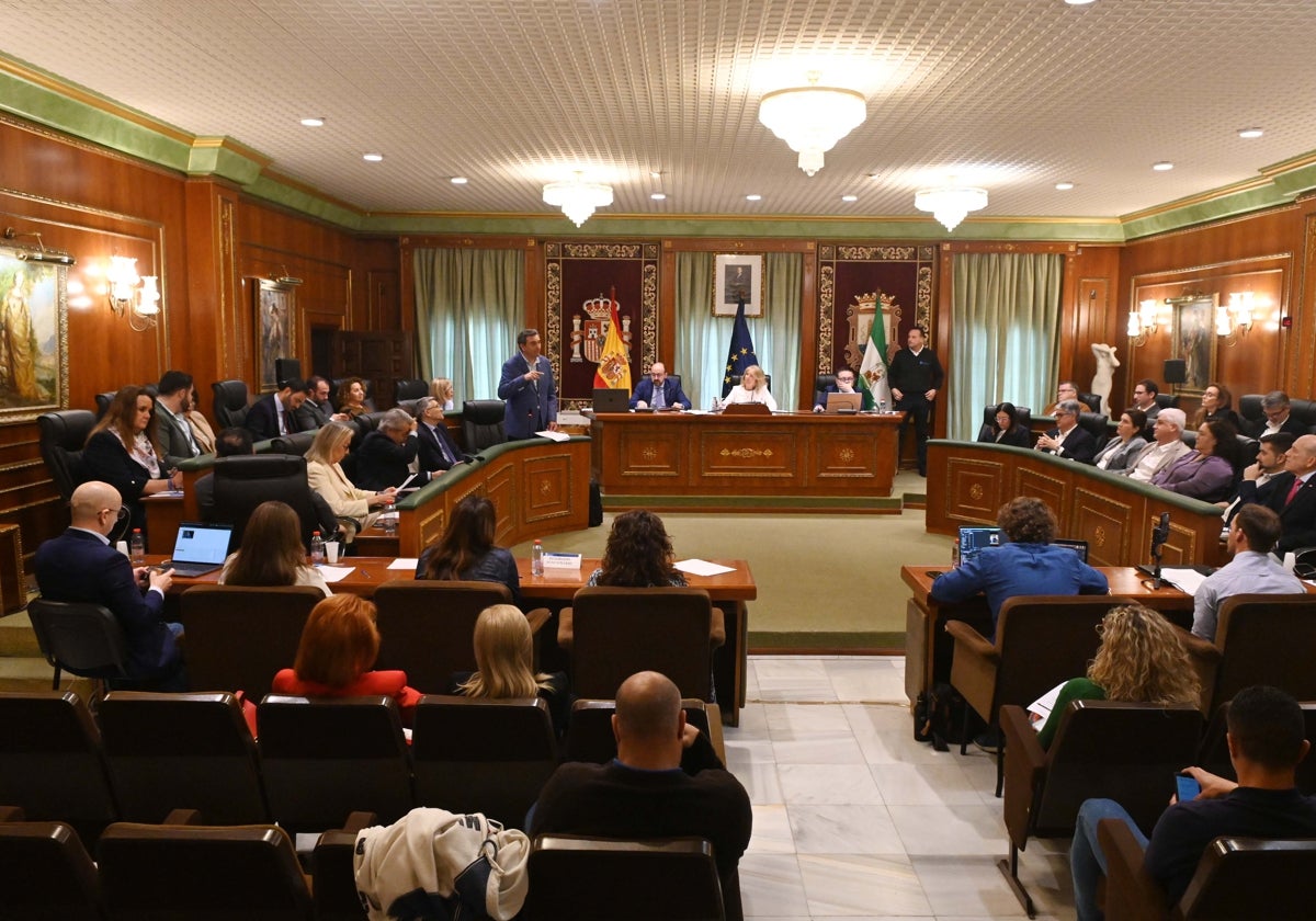 El Ayuntamiento de Marbella celebró ayer su pleno ordinario correspondiente al mes de abril que presidió la alcaldesa, Ángeles Muñoz.
