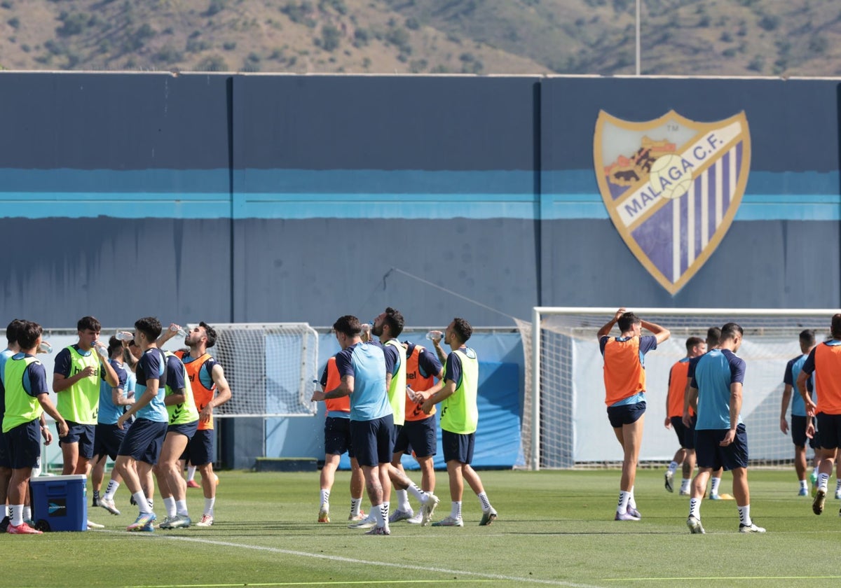 El Málaga mantiene tres puntos de ventaja sobre el descenso tras el empate del Eldense