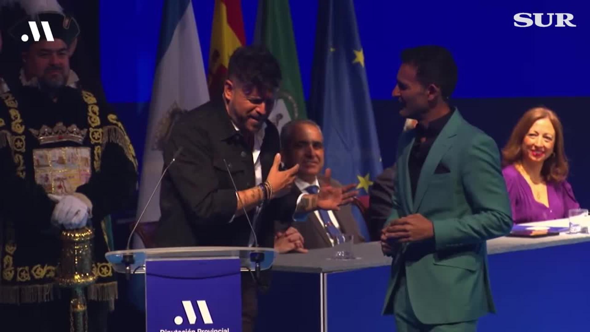 Pablo López canta a capela el himno del Unicaja y explica su inspiración para componerlo