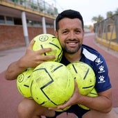 Burrito posa para SUR en la Ciudad Deportiva Javier Imbroda (Carranque).