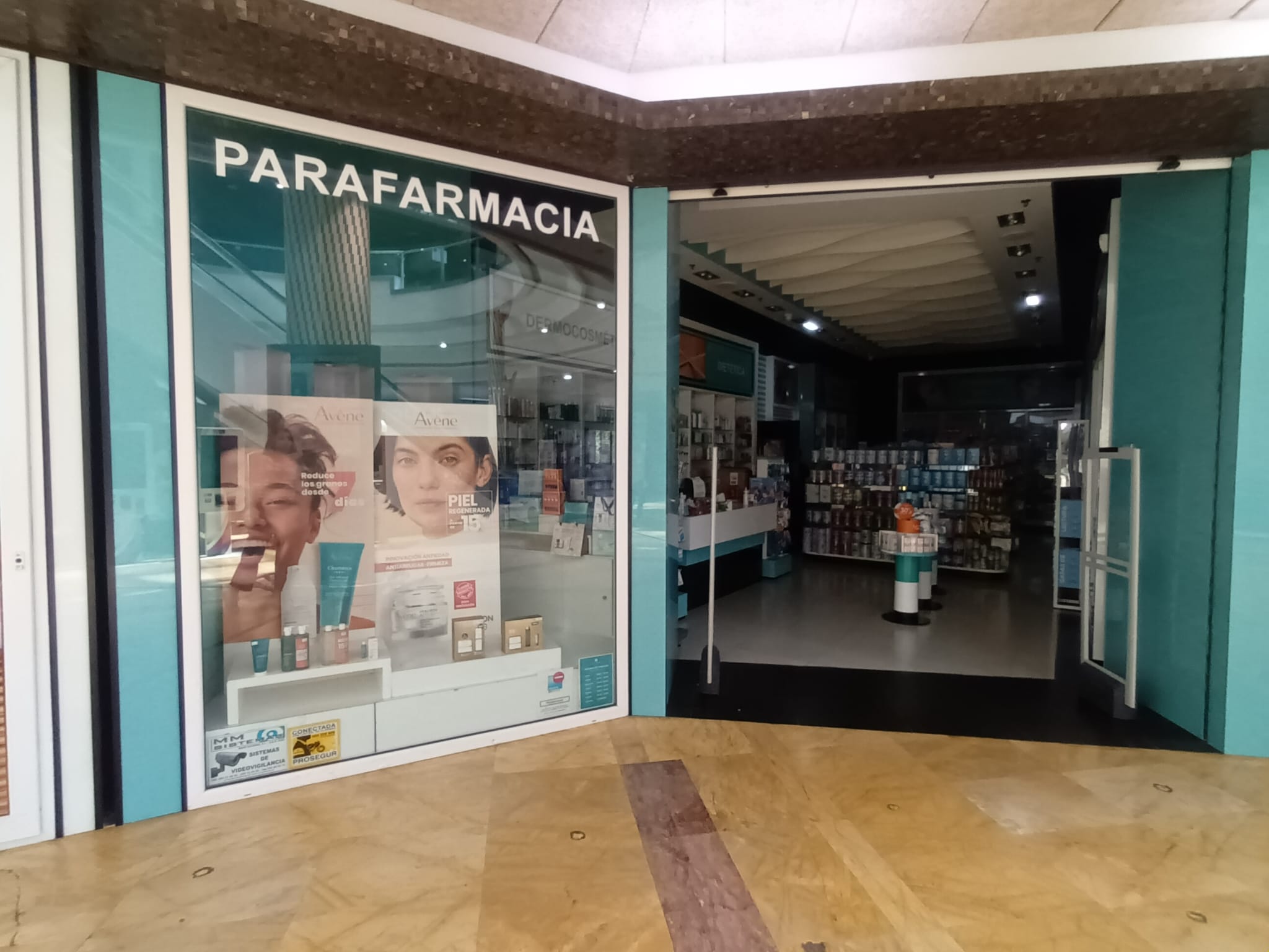 Tiendas sin luz afectadas por el gran apagón de este lunes en Málaga