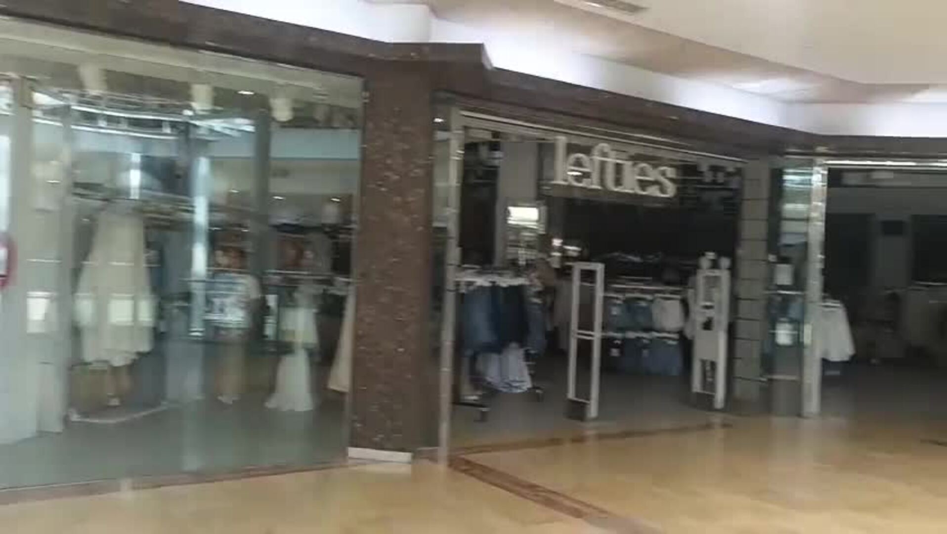 Así se ha vivido el apagón en Málaga: tiendas sin luz en Vialia