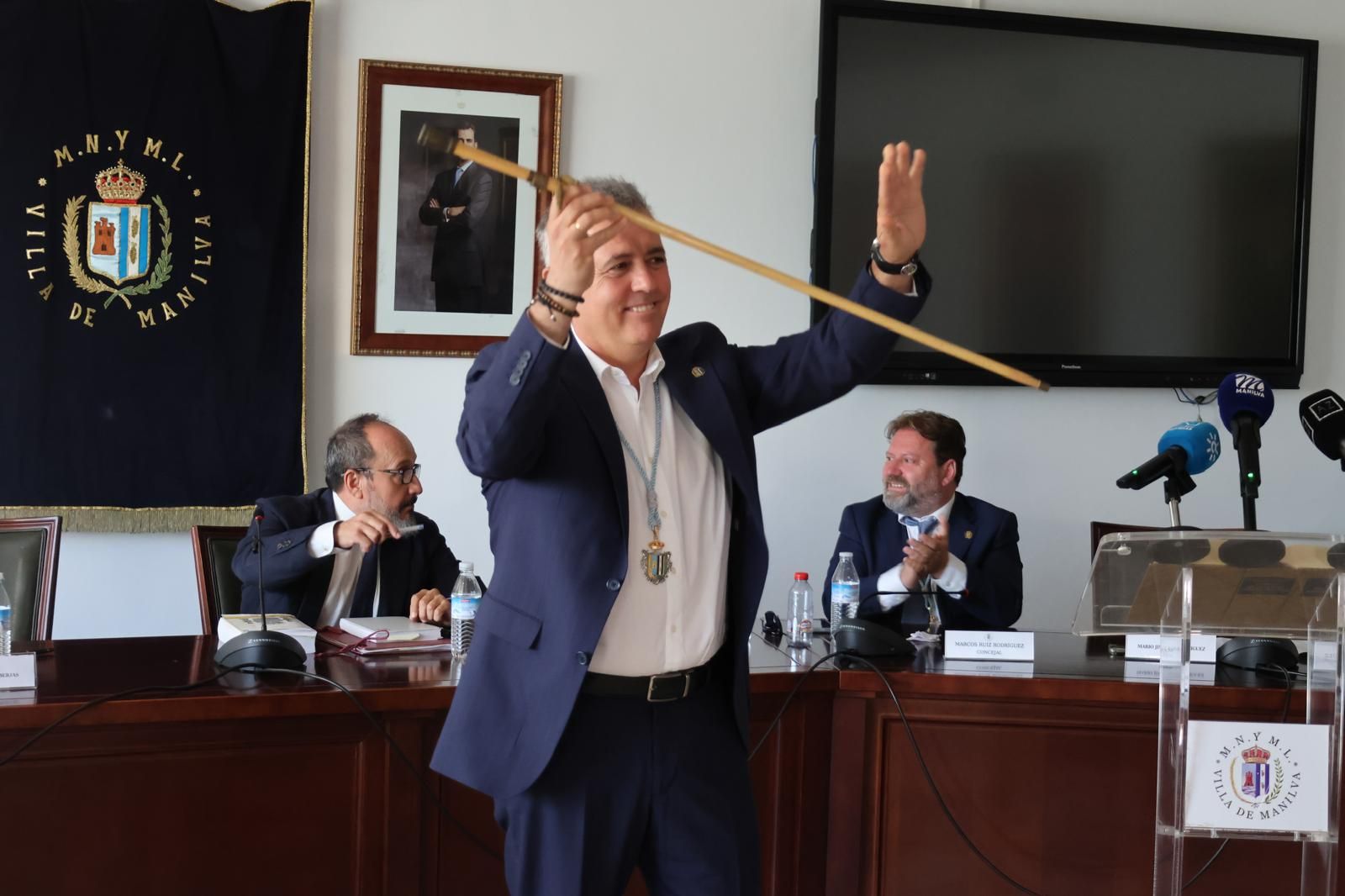 Mario Jiménez se convierte en alcalde de Manilva tras una toma de posesión accidentada
