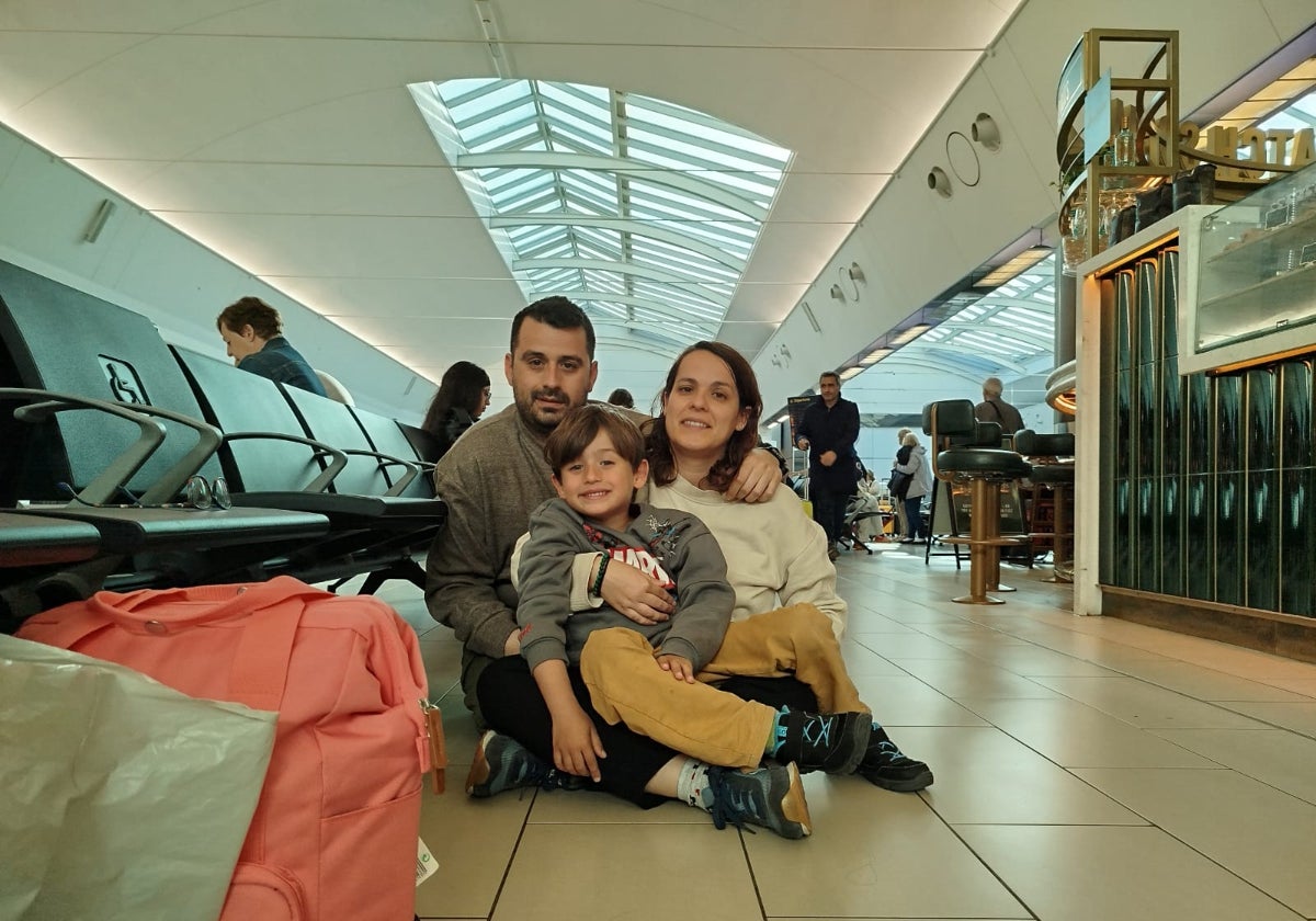 Malagueños atrapados en el aeropuerto de Londres: «Estamos reventados»