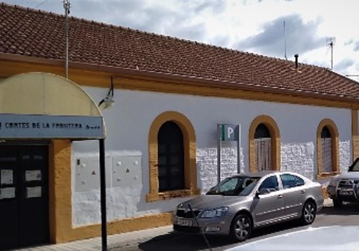 Auxilian a medio centenar de personas atrapadas en trenes en Cortes de la Frontera