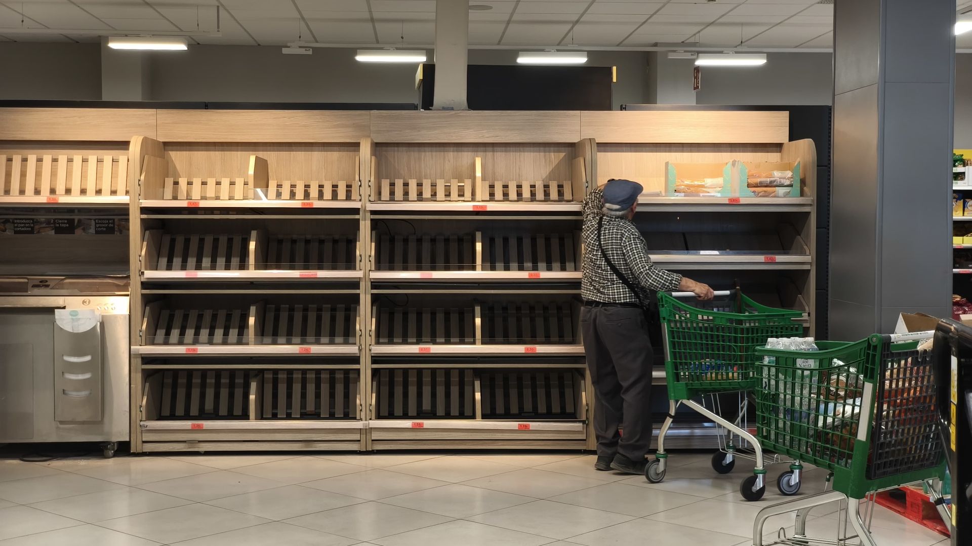 Aspecto de un supermercado de la capital este mediodía