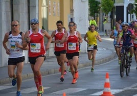 Los corredores, en una edición anterior de la Media de Vélez.