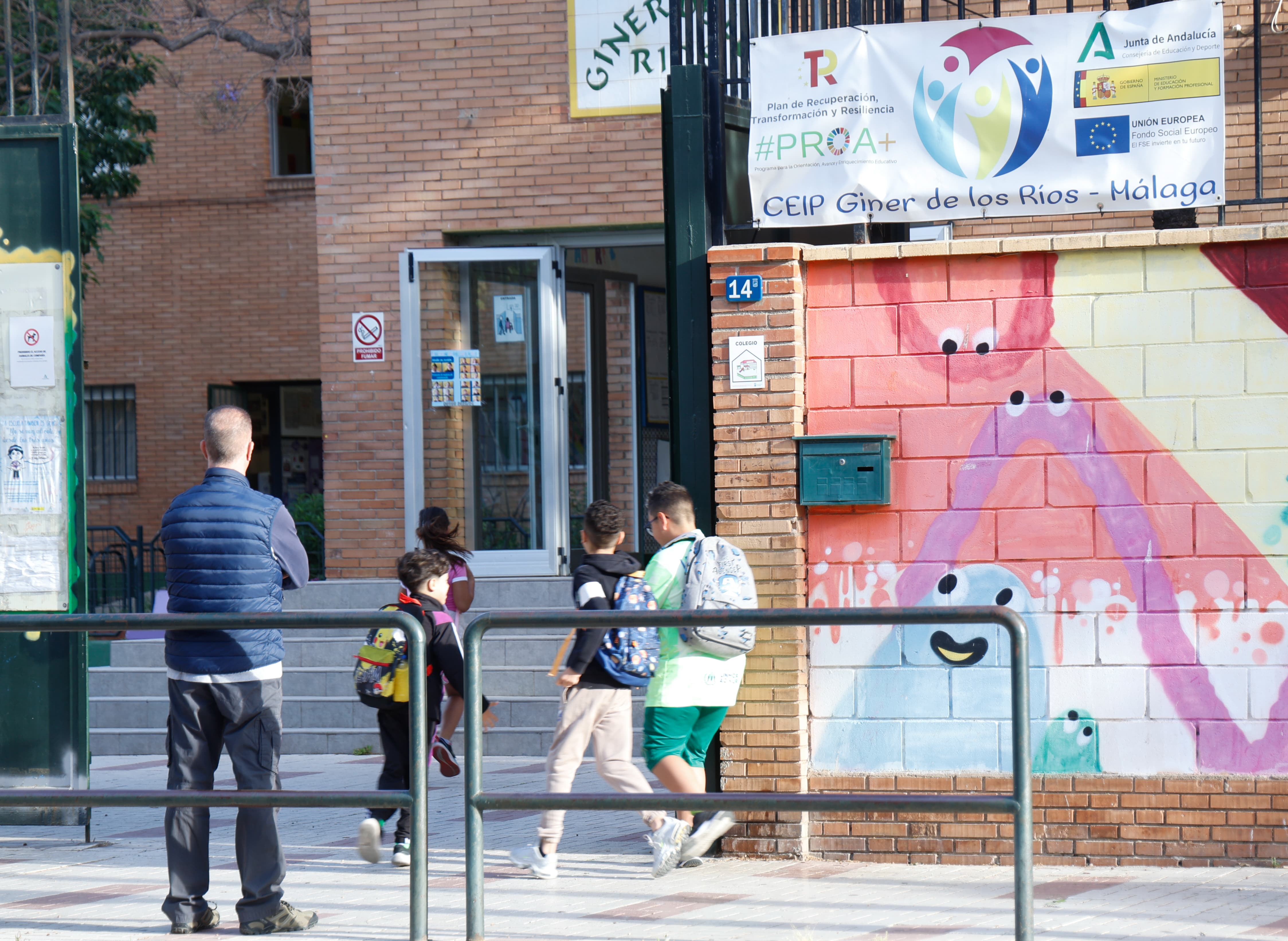 Los colegios e institutos de Andalucía abren pero sin actividad lectiva.