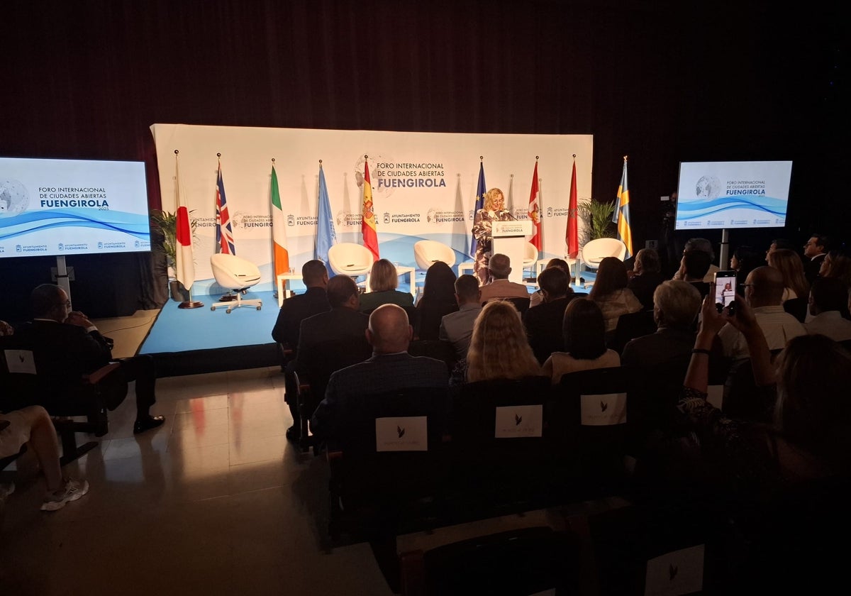Dirigentes de cuatro continentes regresan a casa tras el accidentado Foro de Ciudades de Fuengirola