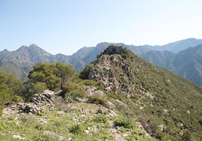 Vistas de otras cumbres de la sierra de Almijara