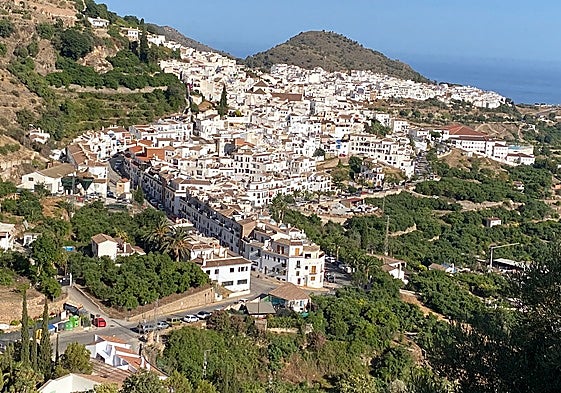 Vista panorámica del casco urbano de Frigiliana.