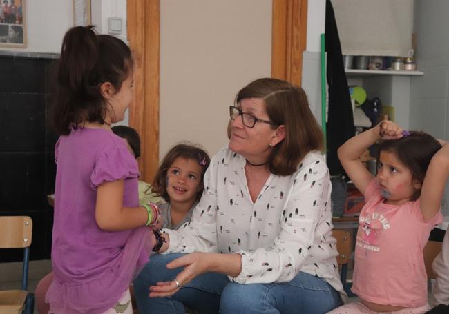Isabel Cardona, jubilada en 2019, sigue acudiendo al colegio Nuestra Señora de Gracia.
