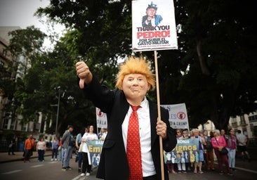 Trump, un 'empresaurio' y las pequeñas grandes causas dentro del Primero de Mayo en Málaga
