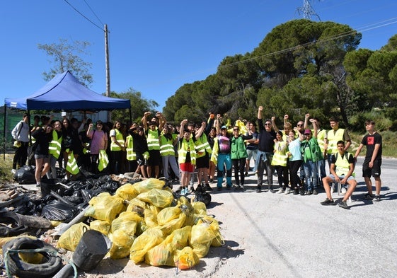Participantes en la actividad medioambiental.