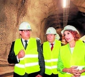 María Jesús Montero visita un túnel hídrico.