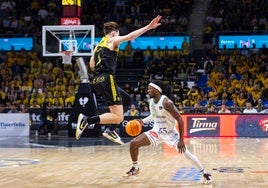 Perry hace volar a Kramer en el partido del jueves.