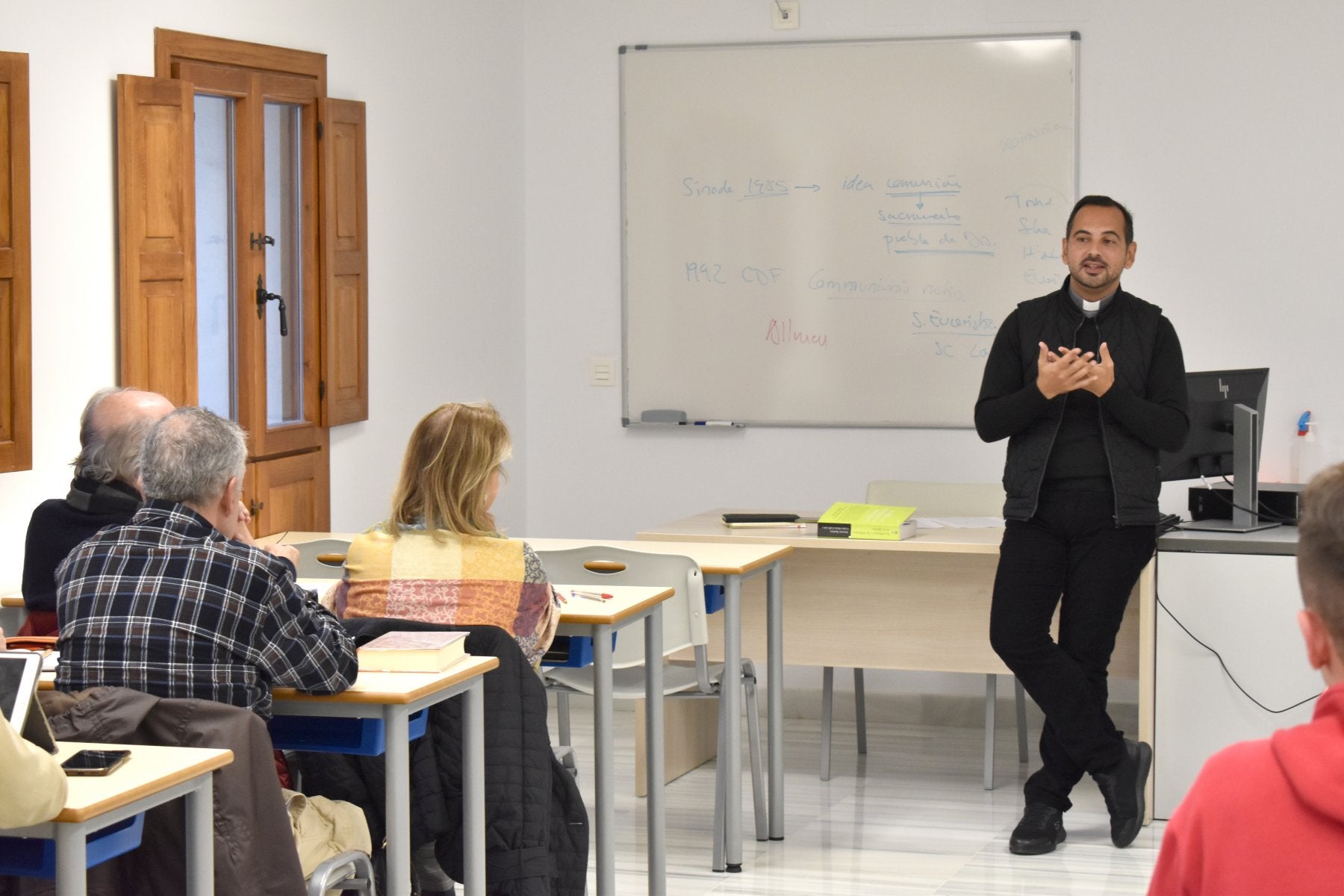 «Si los guionistas de 'Cónclave' entraran en uno, saldrían aburridos»