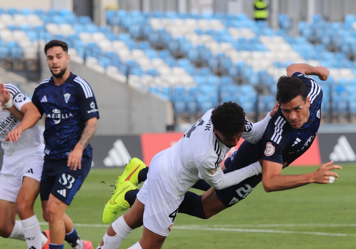 El Marbella paga sus errores defensivos ante el Real Madrid Castilla