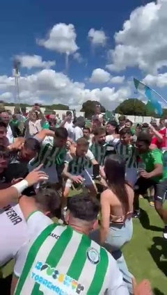 El Torremolinos hace historia con su ascenso a Primera RFEF: los jugadores celebran la victoria