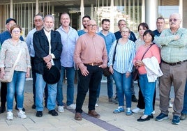 Varios vecinos que estuvieron en la reunión celebrada en Álora.