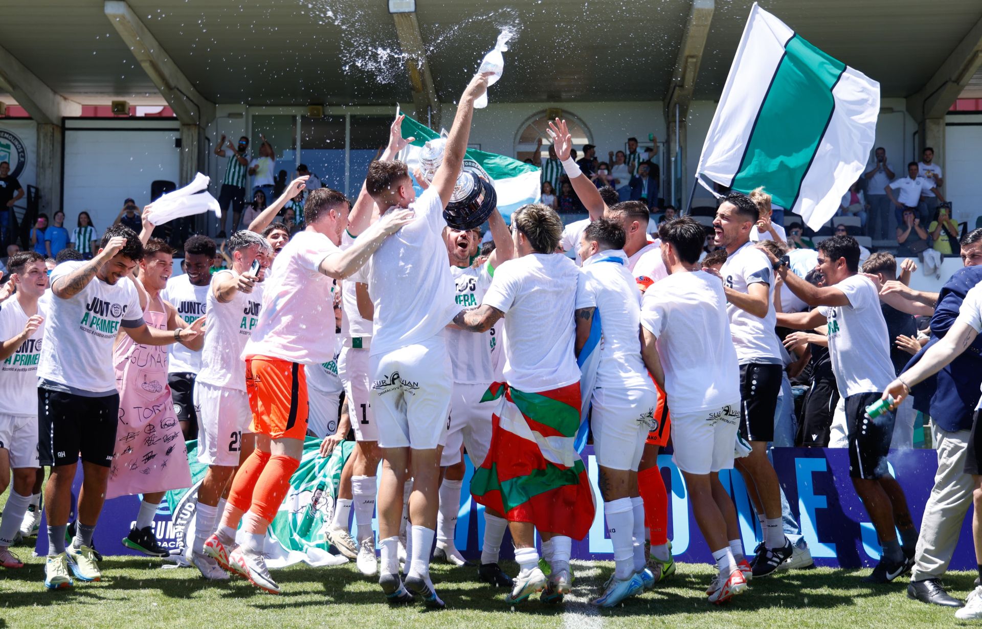 El Torremolinos hace historia con su ascenso a Primera RFEF: la victoria en fotos