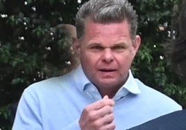Joakim Peter Broberg, hijastro de la alcaldesa.