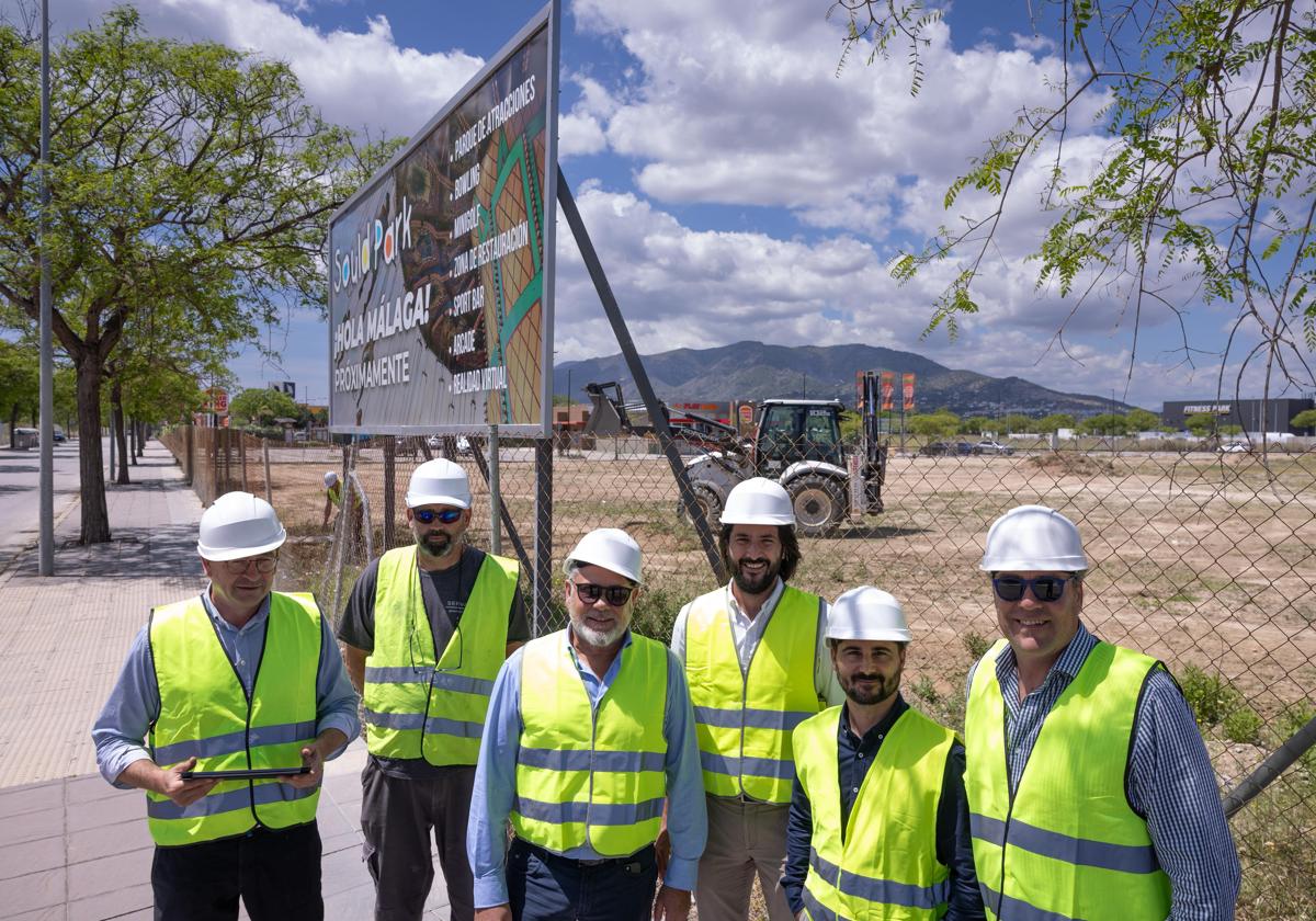 Representantes de Sould Park y contratistas de la obra.