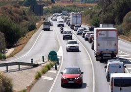 Imagen de los atascos que se producen en la circunvalación de Vélez-Málaga.