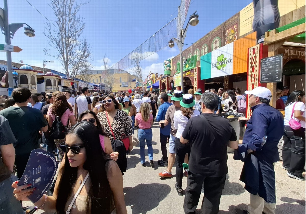 Ambiente en la Feria de los Países.