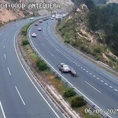Imagen de las cámaras de Tráfico en la zona donde se ha registrado el vehículo en llamas.