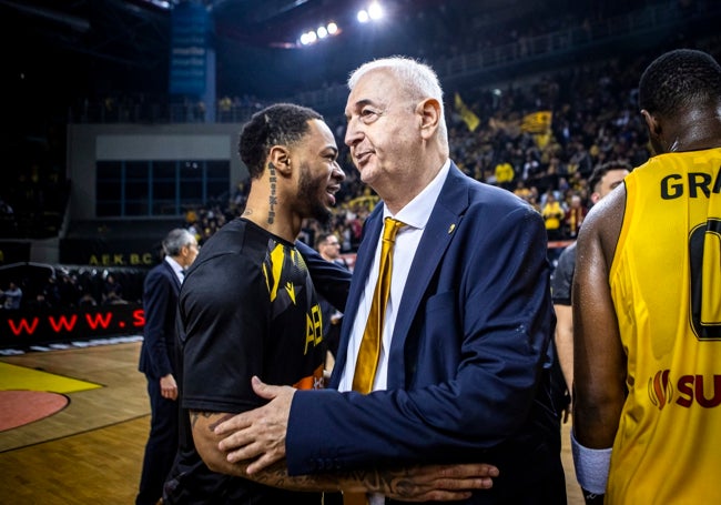Sakota celebra la clasificación para la Final Four.