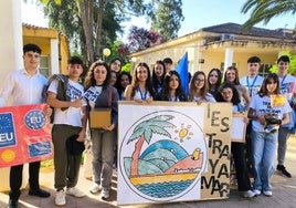 El alumnado del IES Trayamar de Algarrobo.