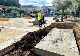 Peanas instaladas en la plaza de España.