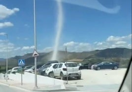 Un torbellino sorprende a los conductores en Málaga