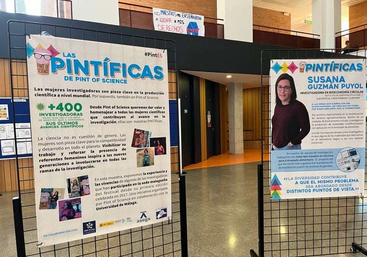 Parte de la exposición de Pintíficas en el Hall de la Facultad de Educación.