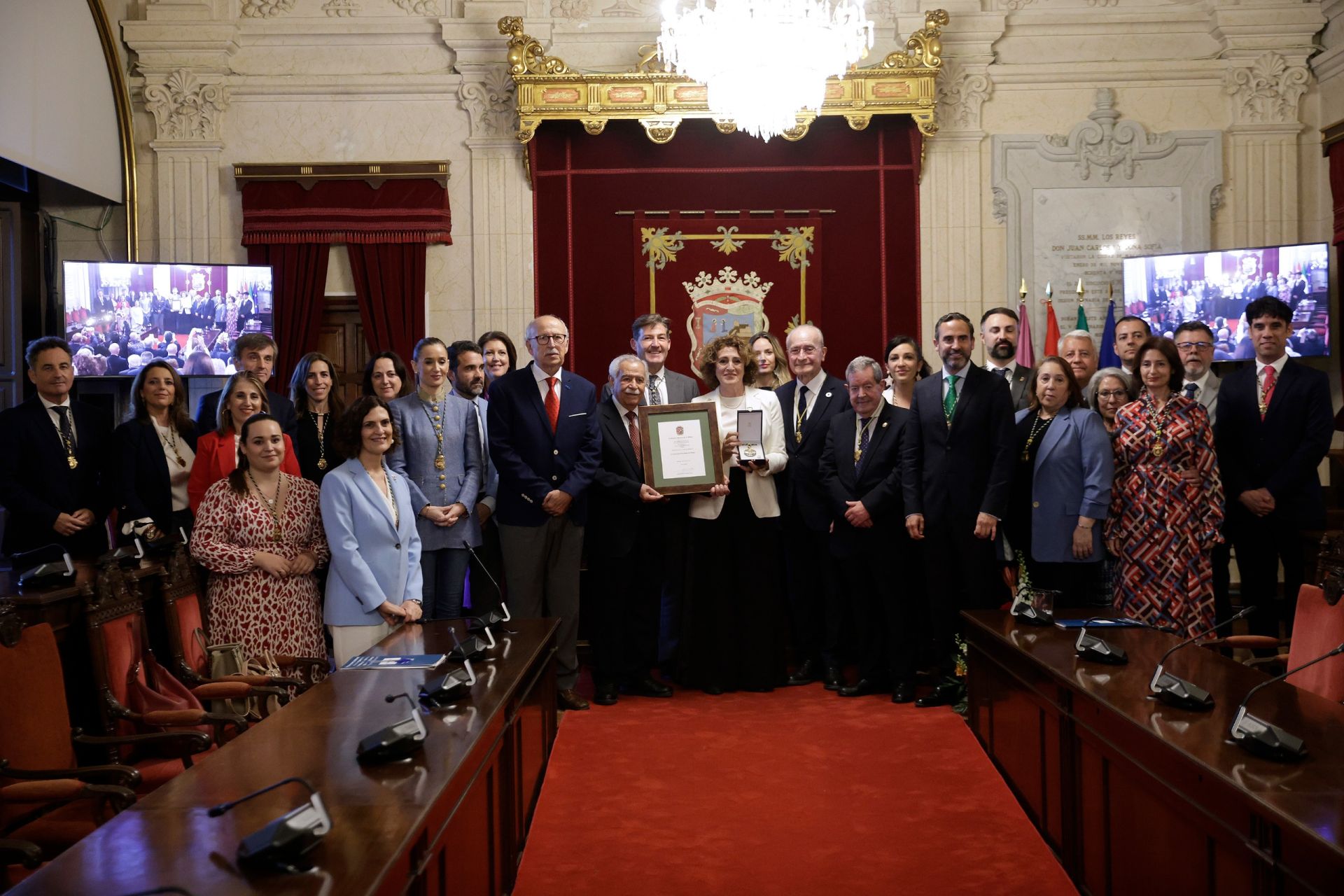 La entrega de la Medalla de la Ciudad a la Asociación de la Prensa de Málaga, en imágenes