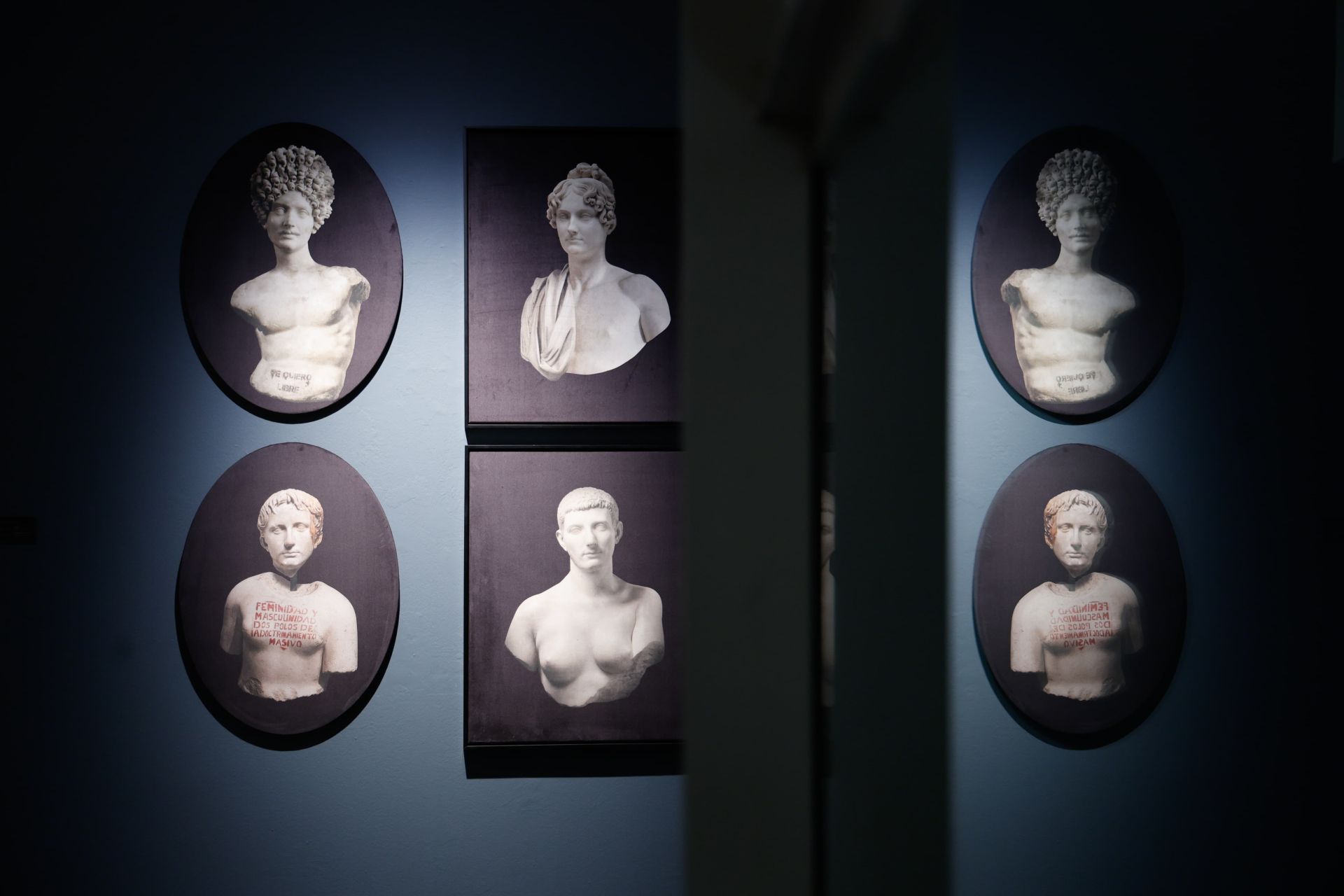 Exposición &#039;Omnímoda. La fotografía como display&#039; en el MUCAC La Coracha