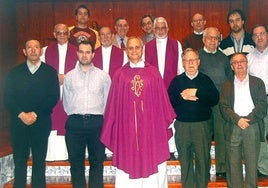 Prevost, en el centro de la imagen, con miembros de la comunidad agustina de Málaga en 2007 en la capilla del Colegio Los Olivos.