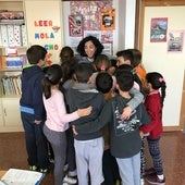 Paki Silva, junto a varios de sus alumnos.