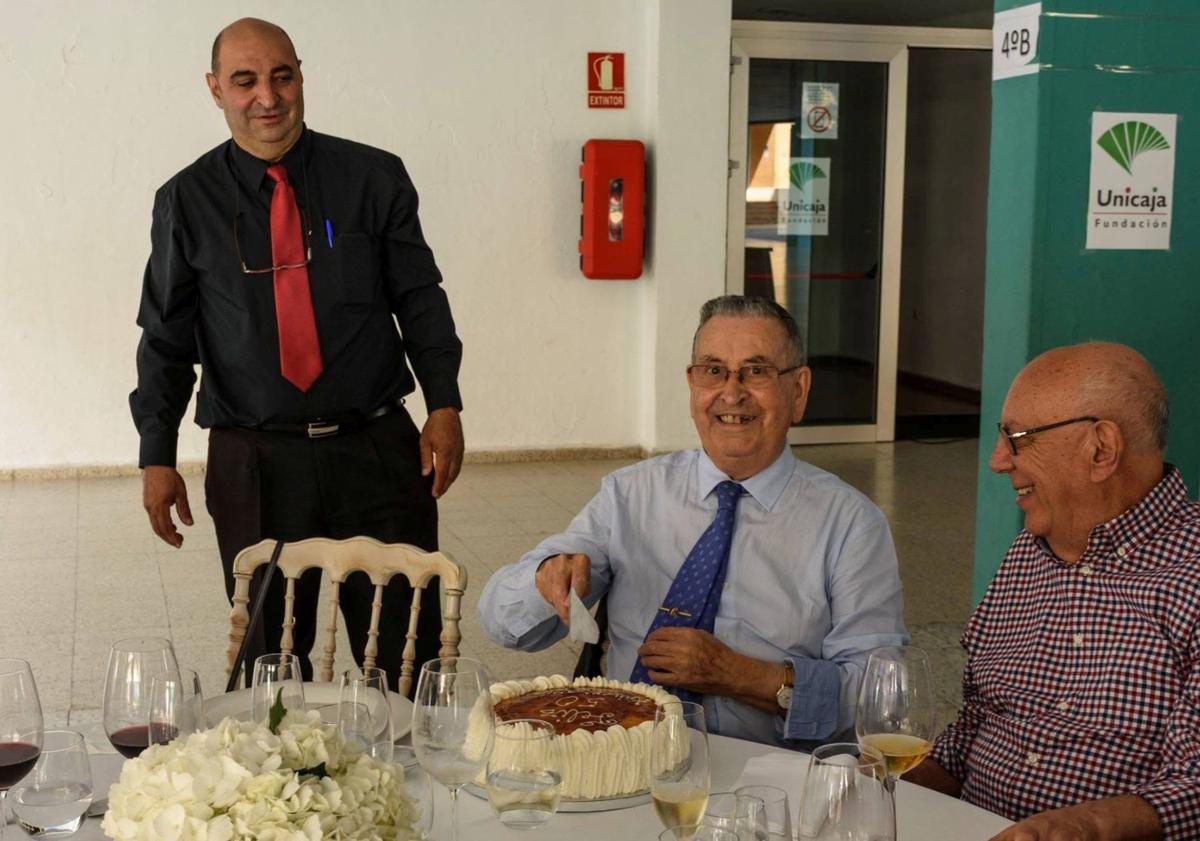 Imagen principal - Padre Manrique. Imagen del Padre Javier con el nuevo Papa. Por último, imagen del Padre Agustín Herrero