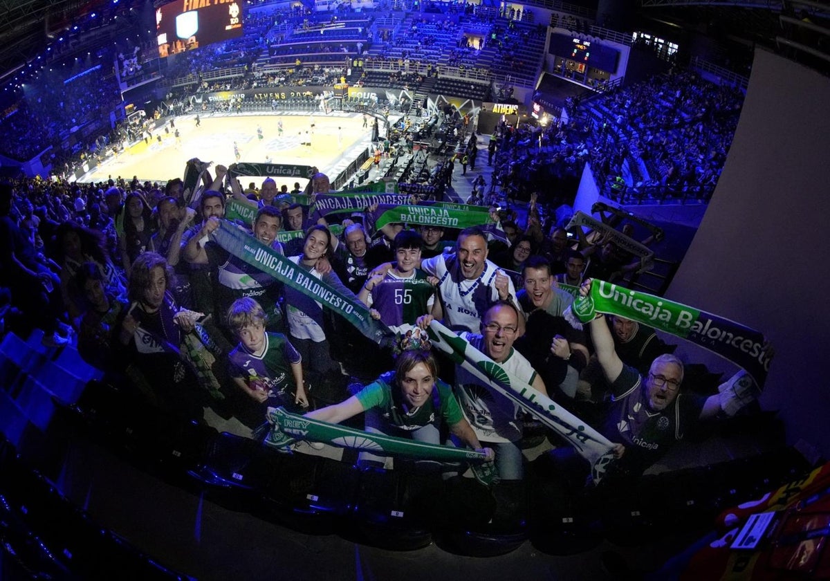 El córner en el que están ubicados algunos de los seguidores del Unicaja.